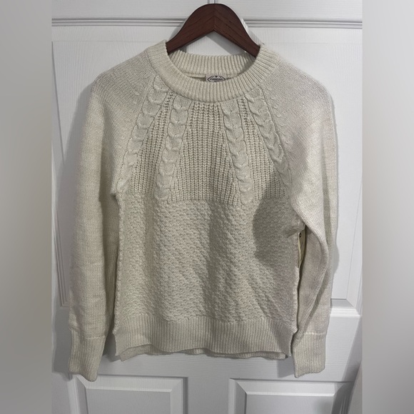 St. John's Bay Sweaters - St. John’s Bay Women’s Crew Neck Metallic Knit Sweater Size Small Cream Color.